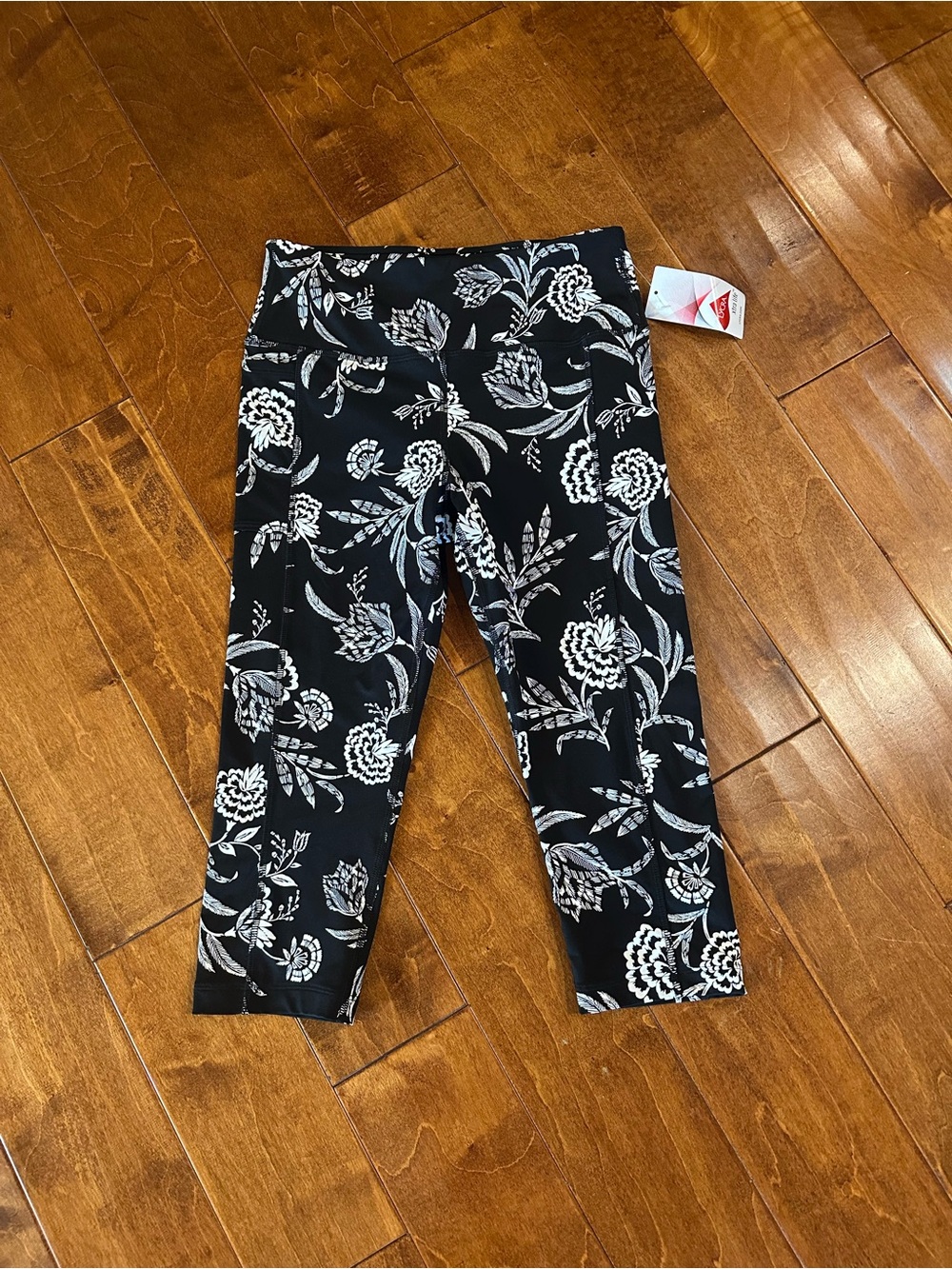 Women’s Black Floral Capri Leggings